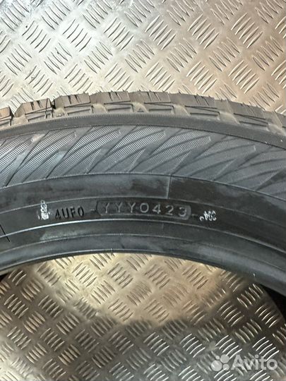 Yokohama Ice Guard IG65 235/55 R19 105T