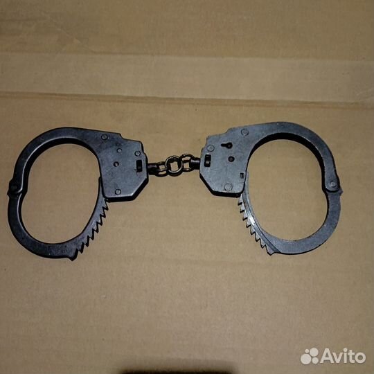 Металические наручники