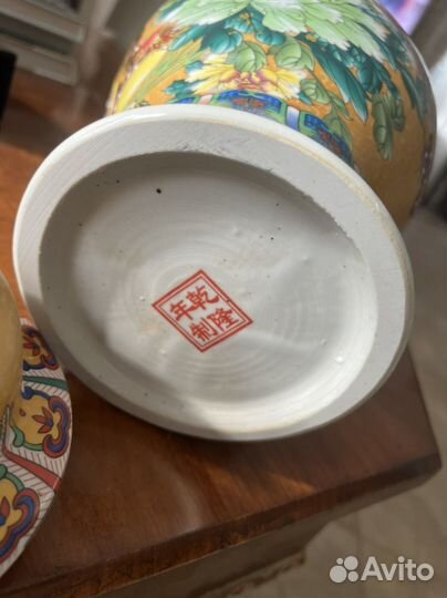 Керамическая ваза с крышкой