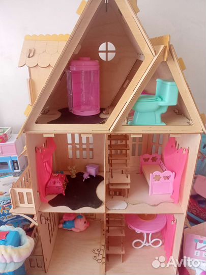 Кукольный домик с мебелью