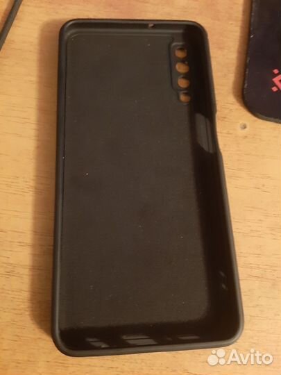 Продам чехол на самсунг гелакси А7 (2018)