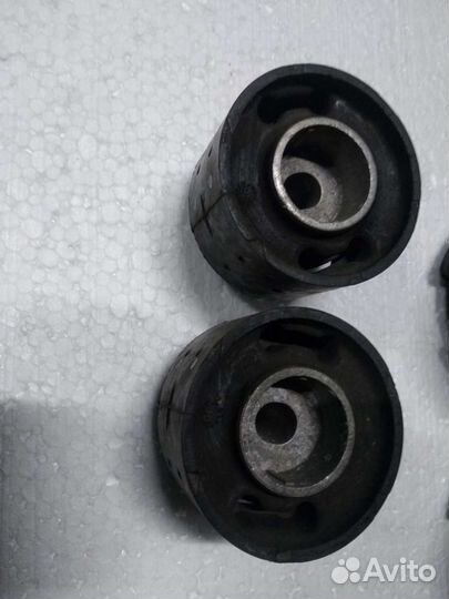 BMW 5 E39 Подушки задней балки оригинал