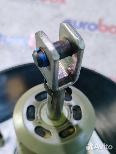 Усилитель тормозов вакуумный Nissan Terrano III