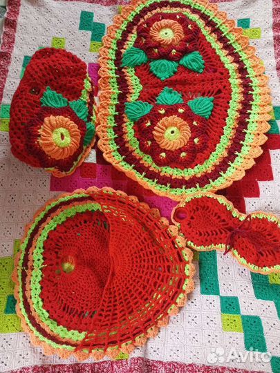 Вязанный комплект для туалетной комнаты