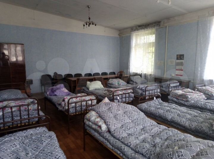 Комната 17 м² в 8-к., 2/2 эт.