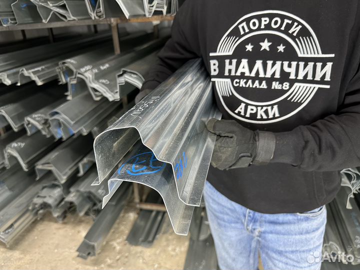 Правый кузовной Порог Nissan Liberty