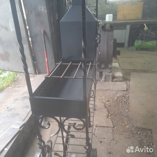 Кованый мангал с крышей и печкой