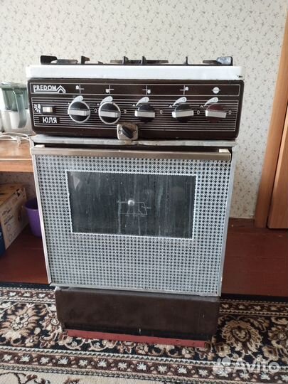 Продаю 3х конфорочную газовую плиту