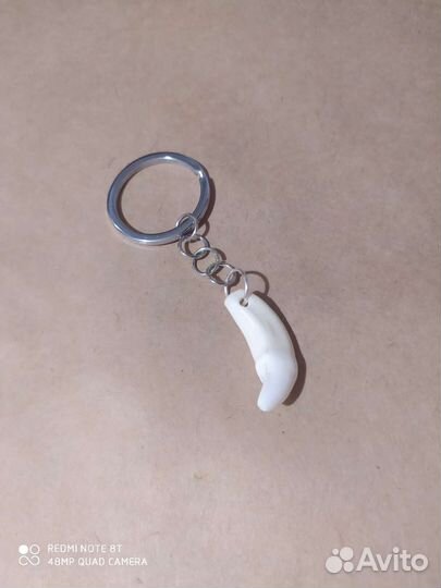 Брелок зуб волка