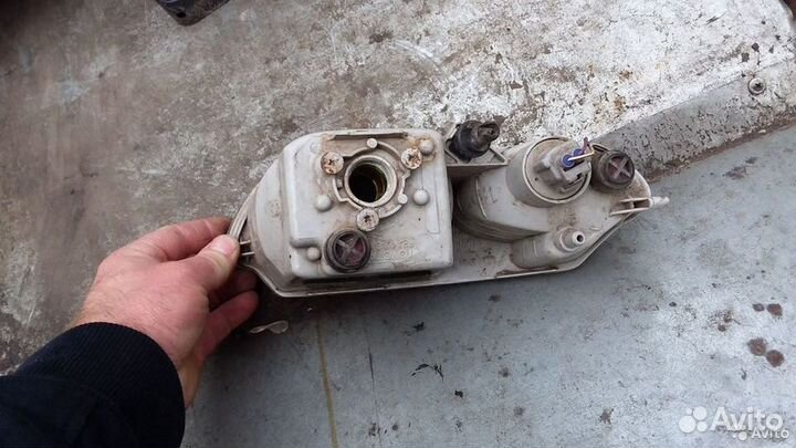 Противотуманка левая Toyota Celsior UCF30