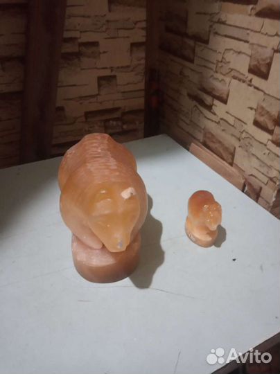 Медведь с медвежонком из уральского камня