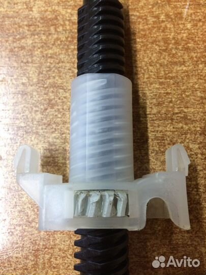 Ножка задняя в сборе для пмм Electrolux ESL45010