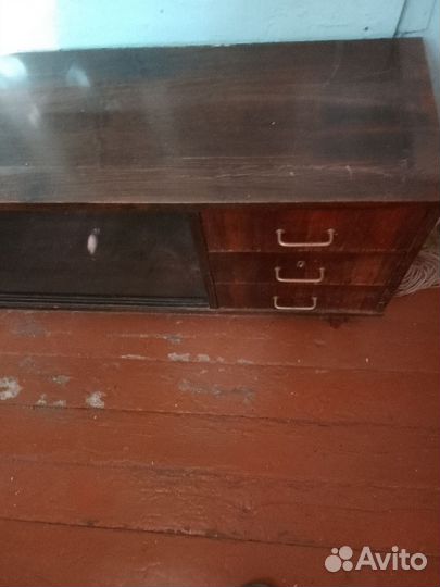 Трюмо. с зеркалом в прихожую