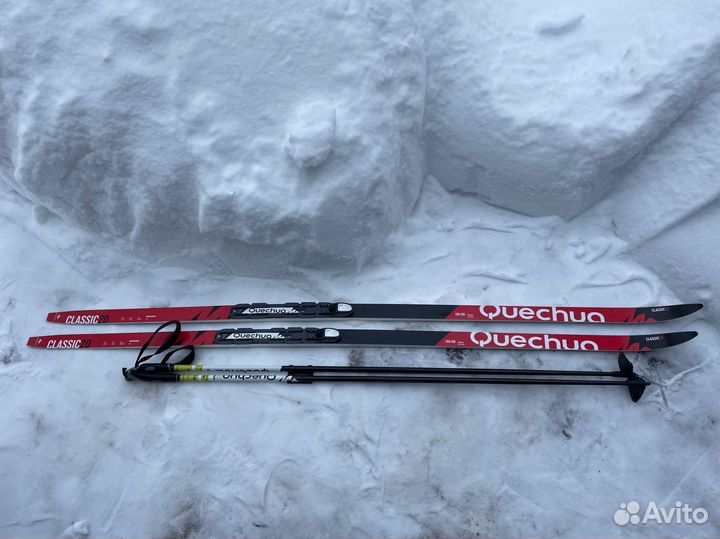 Беговые лыжи с креплением автоматическим и палками