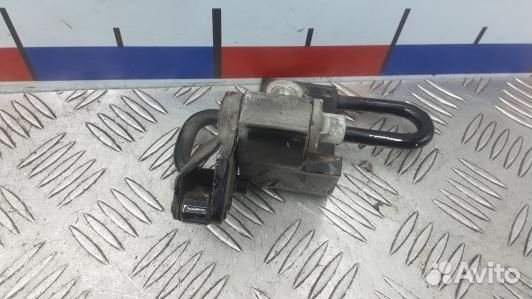 Петля передняя правая volkswagen passat B6 (MML10F