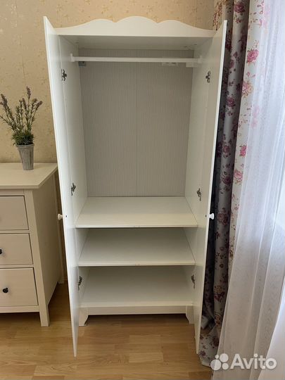 Детская кровать и шкаф