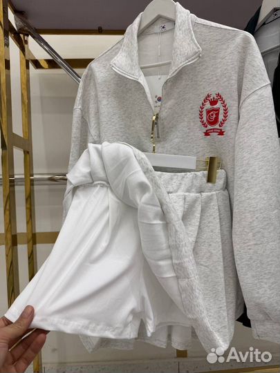 Костюм женский с юбкой