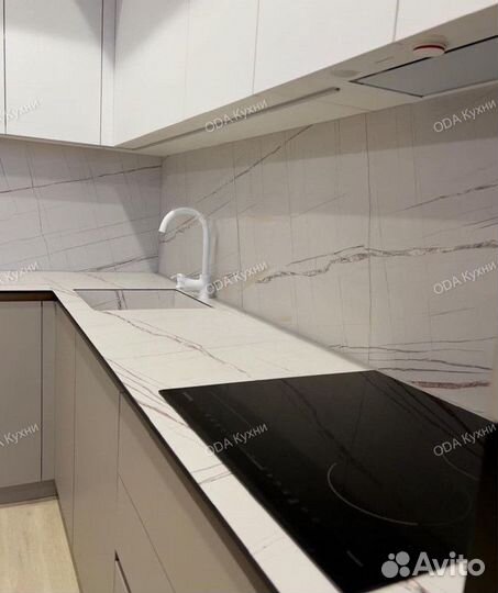 Кухня с современными фасадами