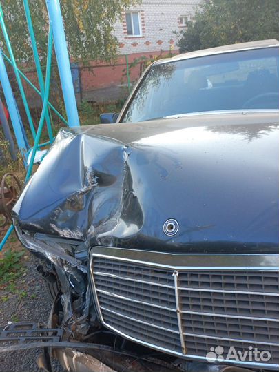 Mercedes-Benz E-класс 2.2 AT, 1994, битый, 293 000 км