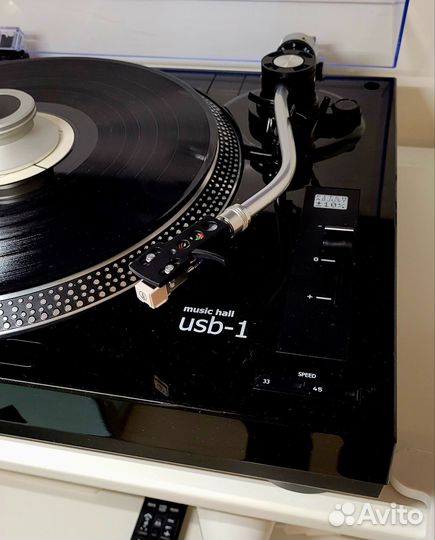 Виниловый проигрыватель Music Hall USB-1