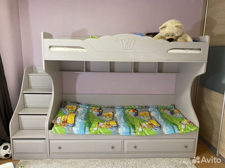 Двухъярусная кровать детская бу без матрасов