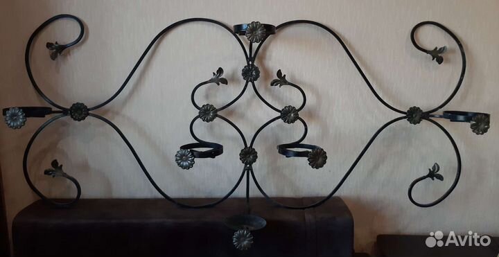 Навесная кованная подставка под цветы