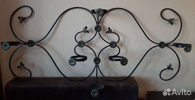 Навесная кованная подставка под цветы