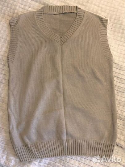 Жилет вязаный