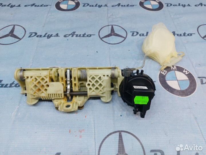 Механизм складывания подголовника задний