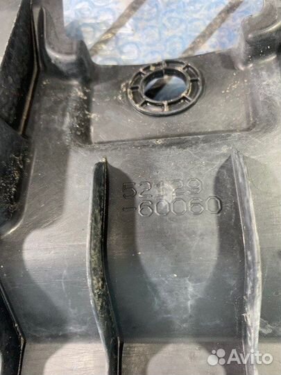 Накладка бампера передняя Toyota Land Cruiser