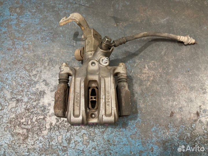 Суппорт задний левый Suzuki Kizashi RE