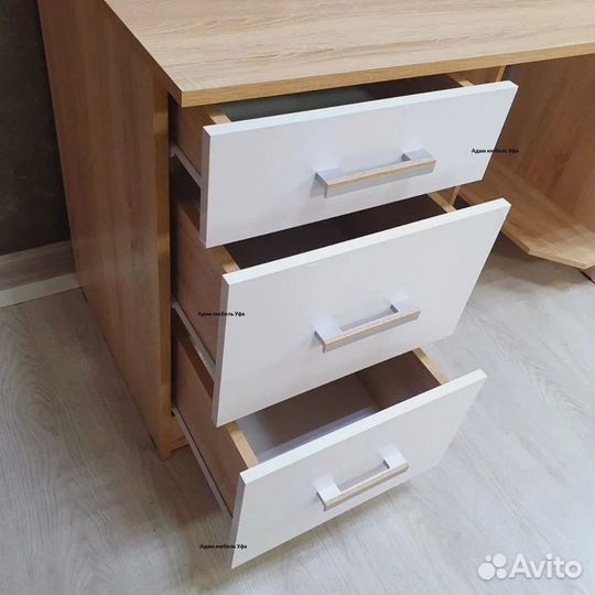 Письменный стол