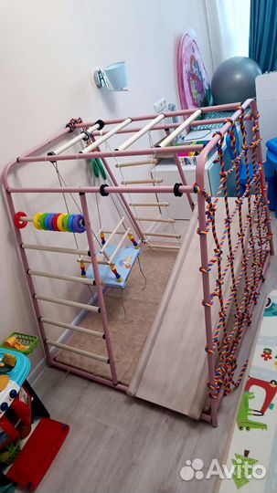 Детский игровой комплекс с горкой и качелями