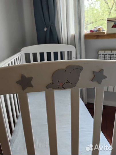 Детская кроватка и комод