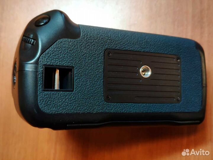 Батарейный блок Canon BG-E2N