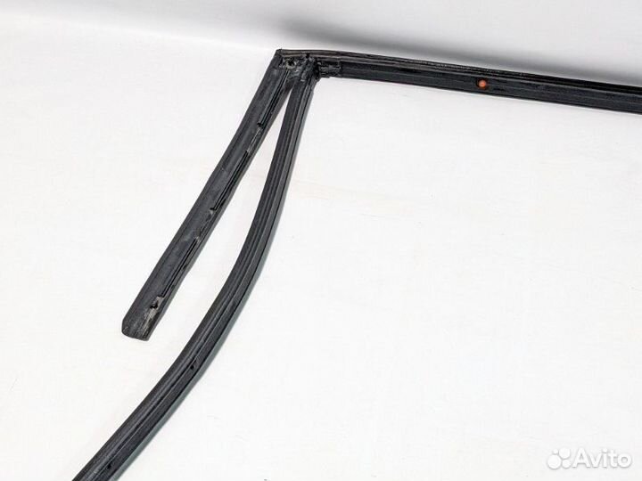 Уплотнитель двери задний левый Hyundai Solaris