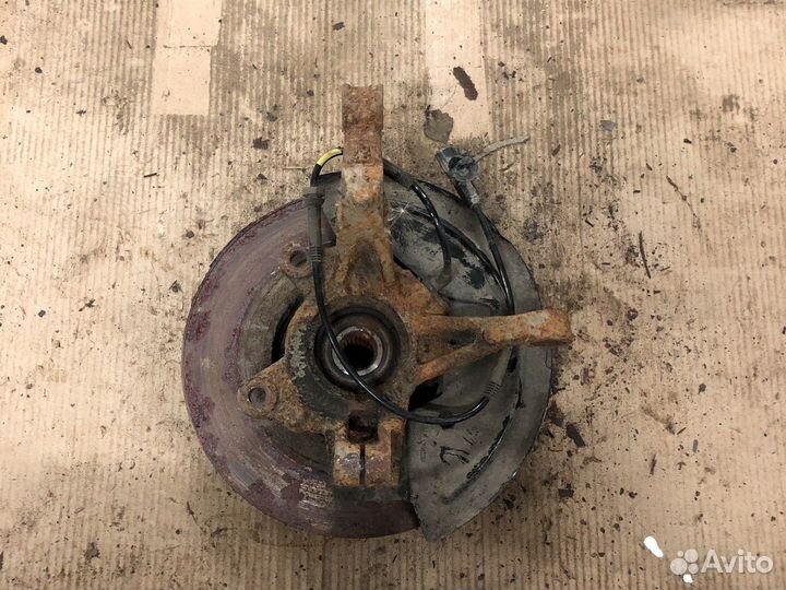 Renault sandero 2 кулак поворотный