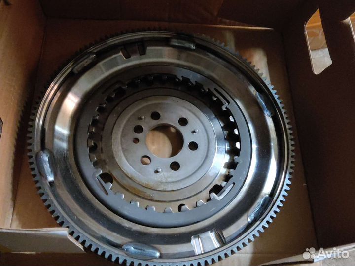 Маховик двухмассовый Luk 1.2 - 1.6 415068209