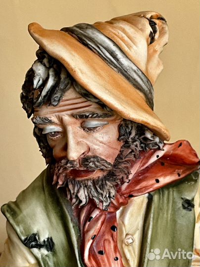 Мужчина, плетущий корзину. Capodimonte