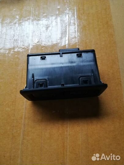 Блок кнопок 5813A241открытия багажника Mitsubishi