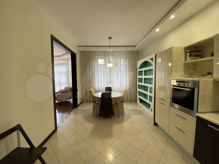 3-к. квартира, 120 м², 10/18 эт.