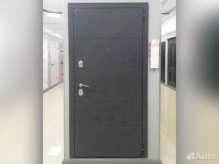 Входная дверь глухая мдф