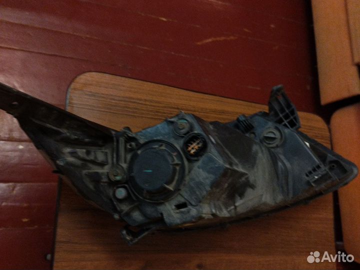 Фара передняя левая на Kia Rio 3