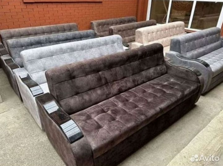 Прямой диван в наличии