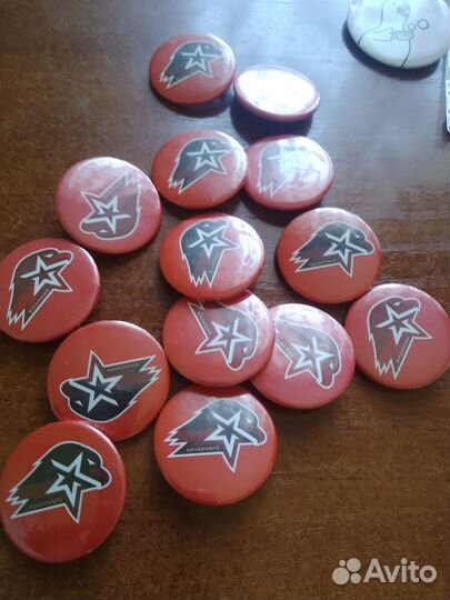 Брелки новые и значки Юнармия