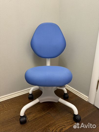 Стул на колесиках