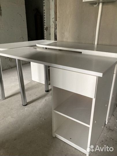 Маникюрные столы