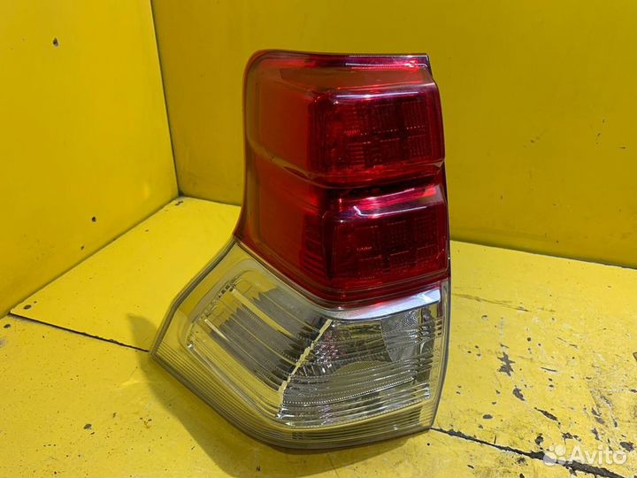 Фонарь задний левый Toyota Land Cruiser Prado