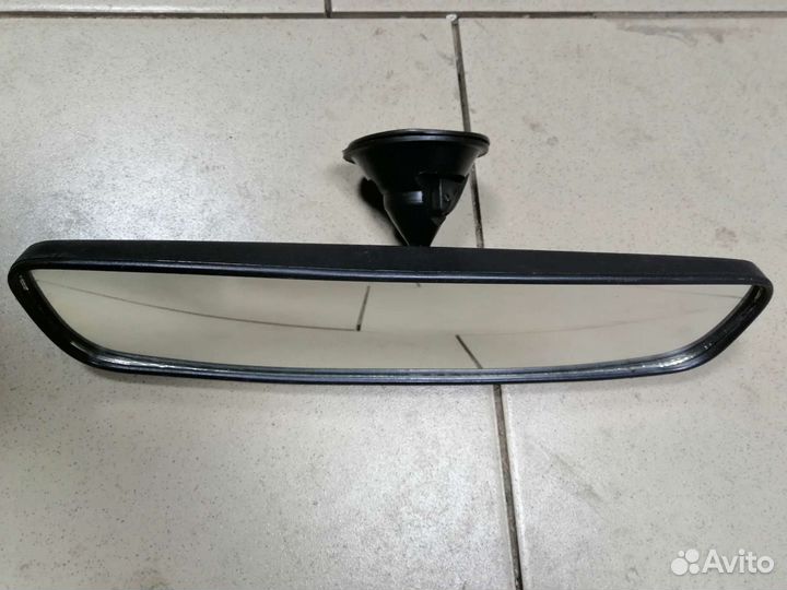 Внутрисалонное зеркало заднего вида на присоске