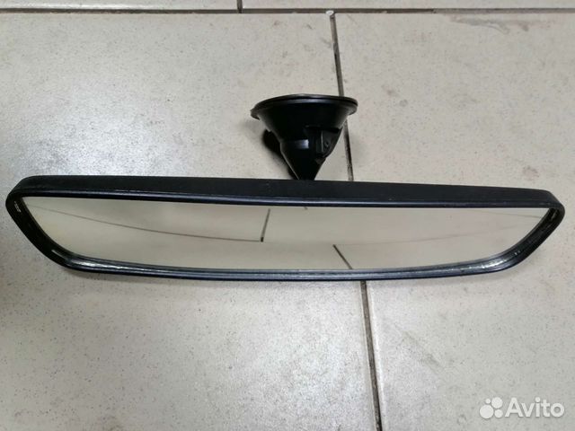 Внутрисалонное зеркало заднего вида на присоске